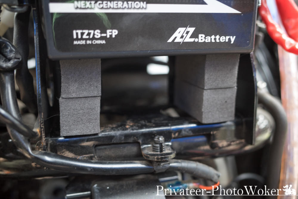 トリシティ155 ITZ7S-FP AZ リチウムイオンバッテリー スペーサー装着後